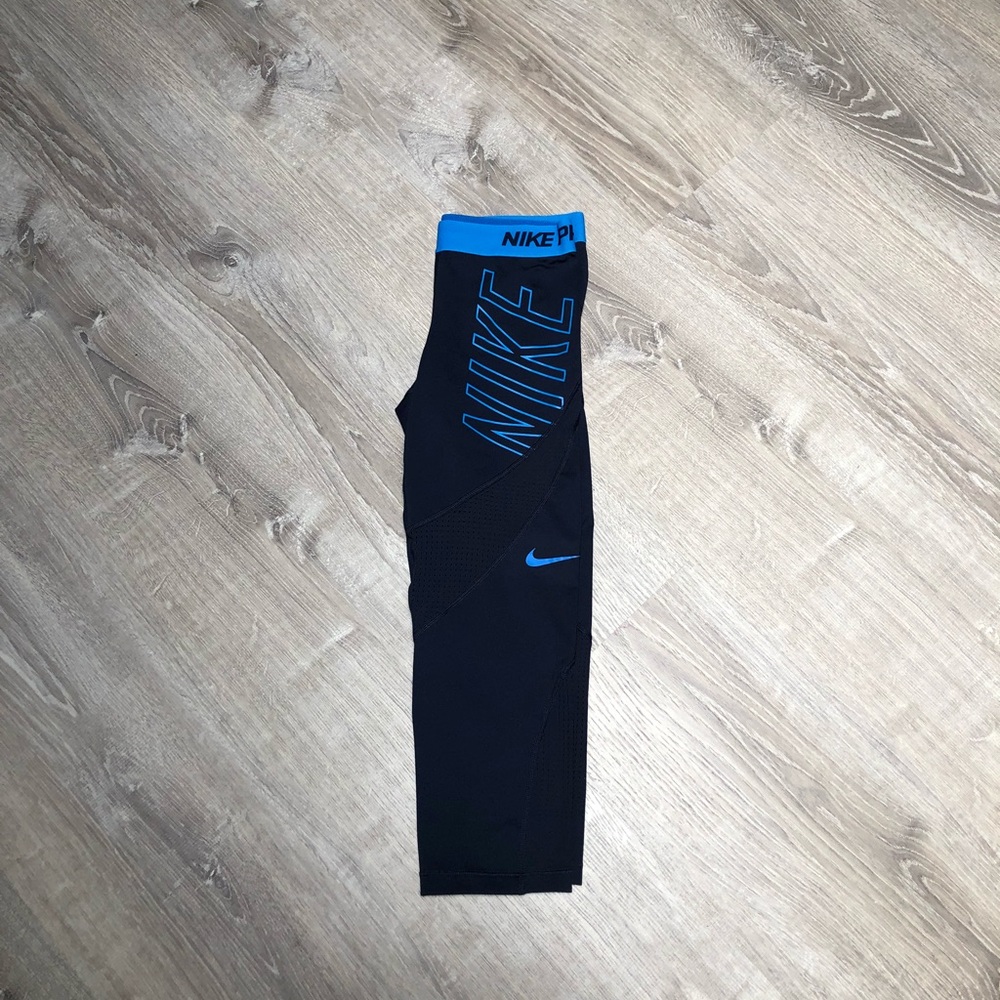 NIKE blue cropped leggings